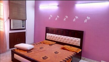 Bedroom in 3 BHK Builder Floor at Unitech Arcadia, South City 2 – for Rent