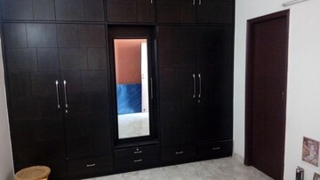 Room in 3 BHK Builder Floor at Unitech Arcadia, South City 2 – for Rent