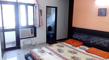 Bedroom in 3 BHK Builder Floor at Unitech Arcadia, South City 2 – for Rent