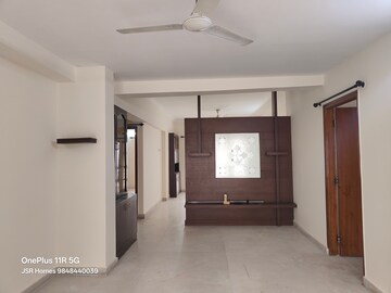 Room in 3 BHK Apartment at Oxford Enclave, Shivaji Nagar – for Sale