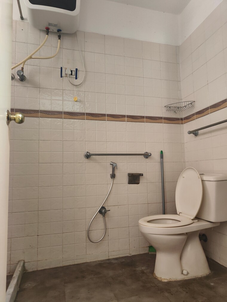 Bathroom, oxford-enclave 3 Bedroom 1989 Sq.Ft. Apartment In Shivaji Nagar Hyderabad 9031157