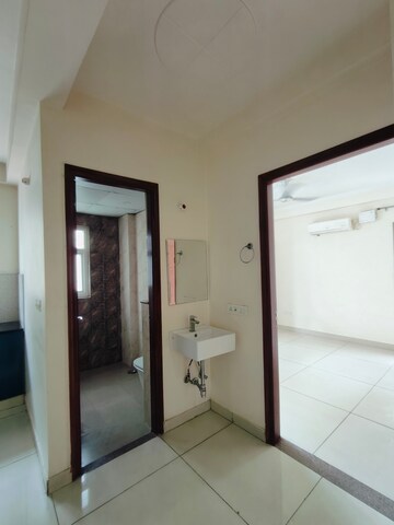 Room in 3 BHK Builder Floor at Sushant Vyapaar Kendra, Sector 43 – for Rent