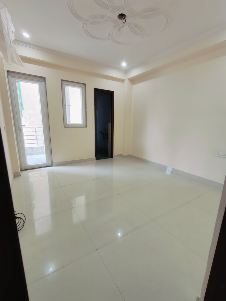 Room, sushant-vyapaar-kendra 3 Bedroom 1800 Sq.Ft. Builder Floor In Sector 43 Gurgaon 9031245