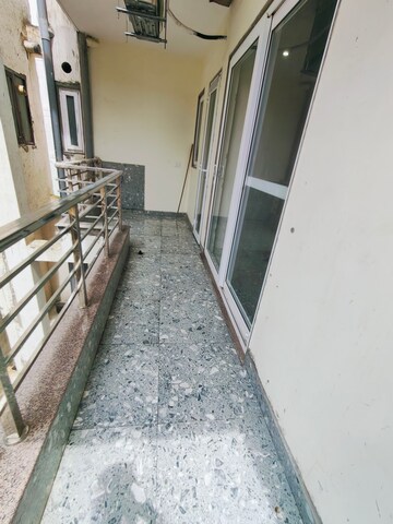 Balcony in 3 BHK Builder Floor at Sushant Vyapaar Kendra, Sector 43 – for Rent