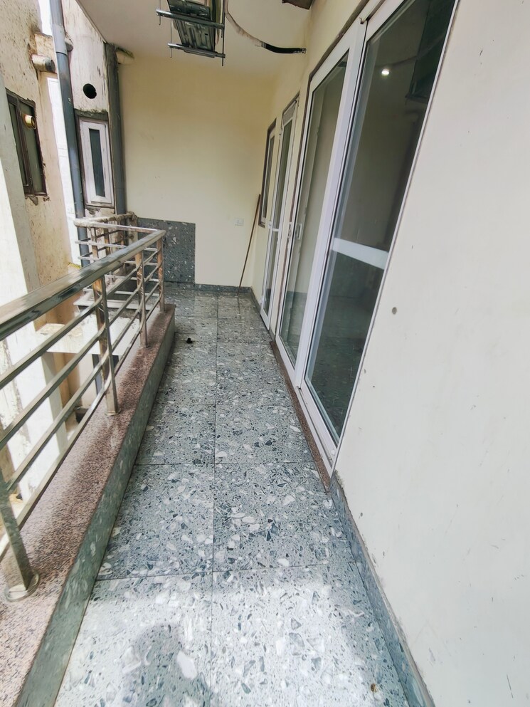 Balcony, sushant-vyapaar-kendra 3 Bedroom 1800 Sq.Ft. Builder Floor In Sector 43 Gurgaon 9031245