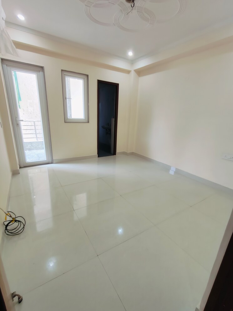 Room, sushant-vyapaar-kendra 3 Bedroom 1800 Sq.Ft. Builder Floor In Sector 43 Gurgaon 9031245