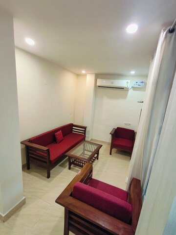 Living Room in 1 BHK Builder Floor at Sushant Vyapaar Kendra, Sector 43 – for Rent
