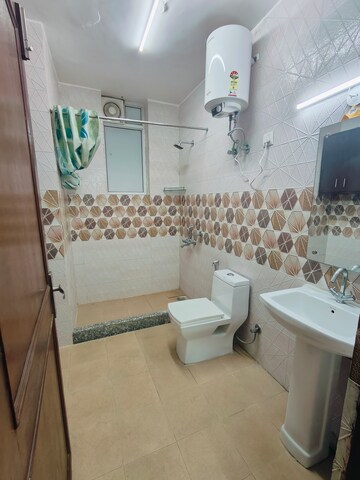 Bathroom in 1 BHK Builder Floor at Sushant Vyapaar Kendra, Sector 43 – for Rent