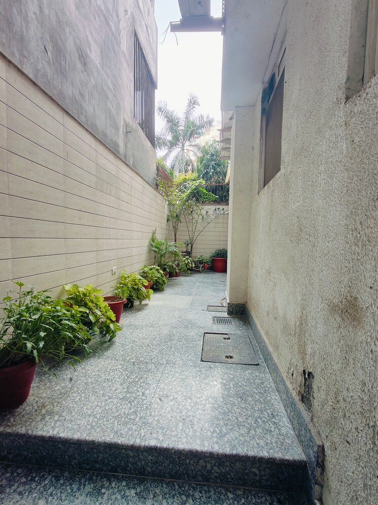 Balcony, sushant-vyapaar-kendra 1 Bedroom 623 Sq.Ft. Builder Floor In Sector 43 Gurgaon 9031263