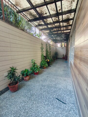 Balcony in 1 BHK Builder Floor at Sushant Vyapaar Kendra, Sector 43 – for Rent