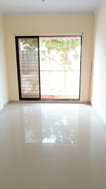 Room in 1 BHK Apartment at Kandivali West – for Rent