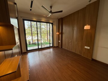 Room in 4 BHK Builder Floor at Ansal Sushant Lok I, Sector 43 – for Rent