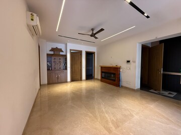 Room in 4 BHK Builder Floor at Ansal Sushant Lok I, Sector 43 – for Rent