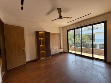Room in 4 BHK Builder Floor at Ansal Sushant Lok I, Sector 43 – for Rent