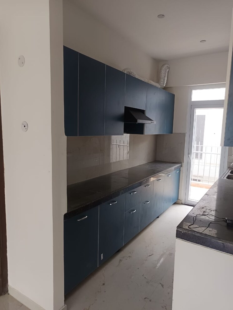 Kitchen, smart-world-gems 3 Bedroom 1423 Sq.Ft. Apartment In Sector 89 Gurgaon 9031375