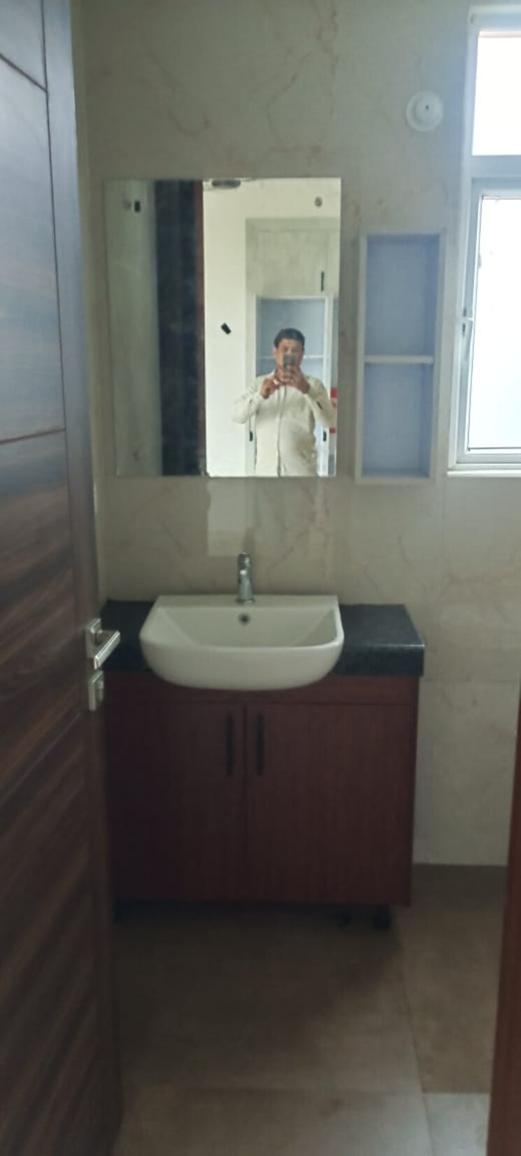 Bathroom, smart-world-gems 3 Bedroom 1423 Sq.Ft. Apartment In Sector 89 Gurgaon 9031402