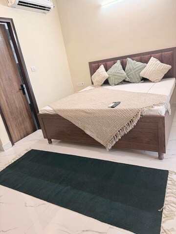 Bedroom in 1 BHK Builder Floor at Sushant Lok I – for Rent