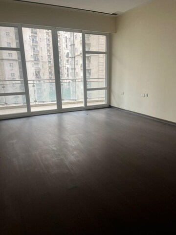 5 BHK Apartment For Rent in Mahagun Marvella, Sector 78