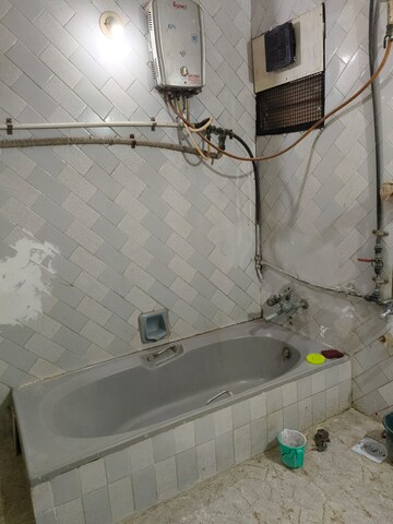 Bathroom in 5 BHK Apartment at Lower Parel – for Sale