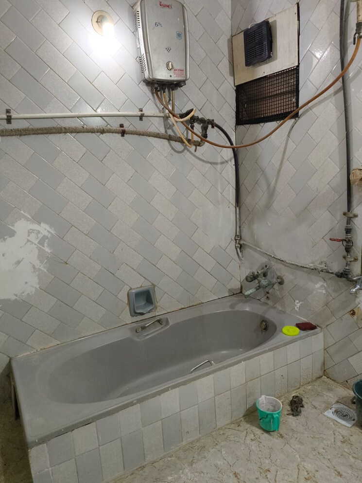 Bathroom, lower parel 5 Bedroom 2000 Sq.Ft. Apartment In Lower Parel Mumbai 9031579