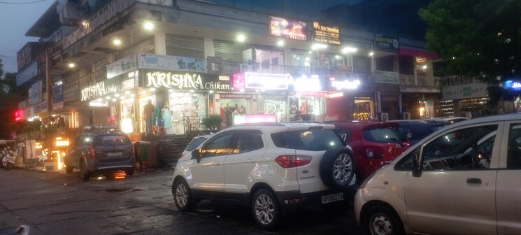  Parking, aarohi-sahara-plaza-extension Commercial Shop 220 Sq.Ft. In Vikash Khand Lucknow 9031660