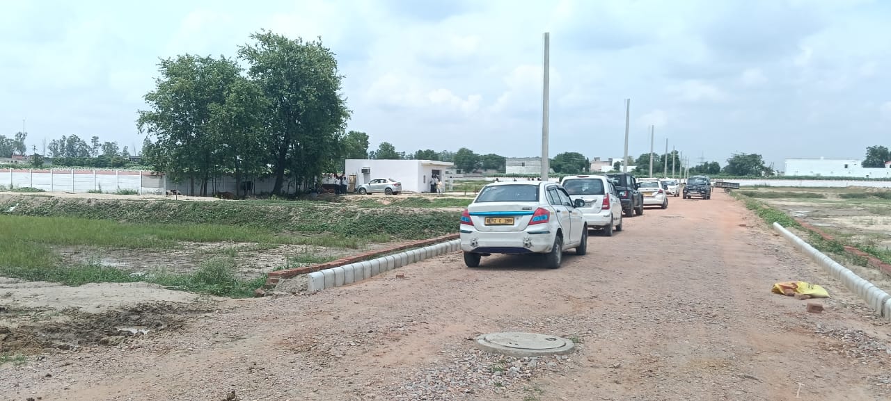 Plot For Sale in Dankaur