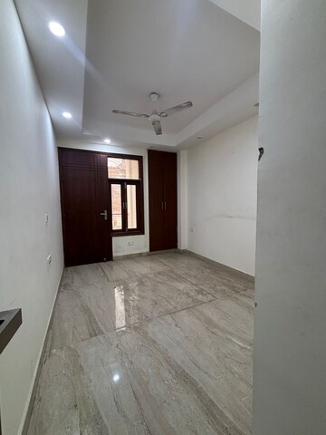 Room in 3 BHK Apartment at Palm Residency Chhatarpur, Chattarpur – for Rent