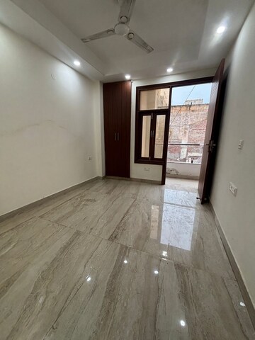 Room in 3 BHK Apartment at Palm Residency Chhatarpur, Chattarpur – for Rent