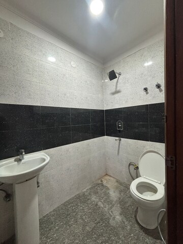 Bathroom in 3 BHK Apartment at Palm Residency Chhatarpur, Chattarpur – for Rent