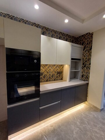 Furnished Amenities in 4 BHK Builder Floor at Dlf Phase ii – for Rent
