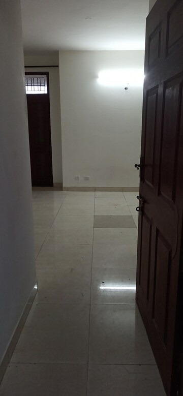 Room in 3 BHK Apartment at Agrim Apartment, Sector 43 – for Rent