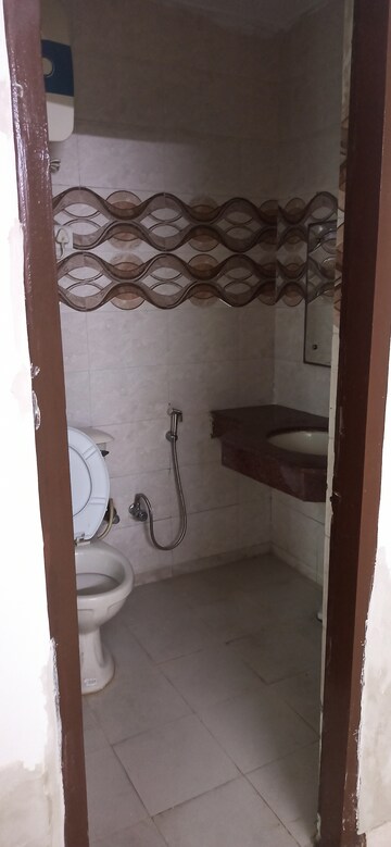 Team Area in 3 BHK Apartment at Agrim Apartment, Sector 43 – for Rent