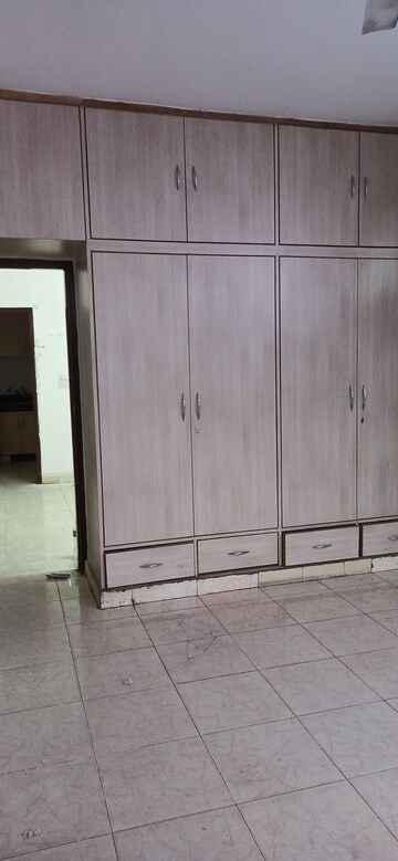 Room in 3 BHK Apartment at Agrim Apartment, Sector 43 – for Rent