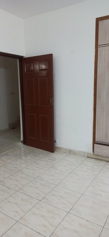 Furnished Amenities in 3 BHK Apartment at Agrim Apartment, Sector 43 – for Rent