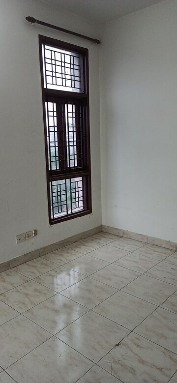 Parking in 3 BHK Apartment at Agrim Apartment, Sector 43 – for Rent