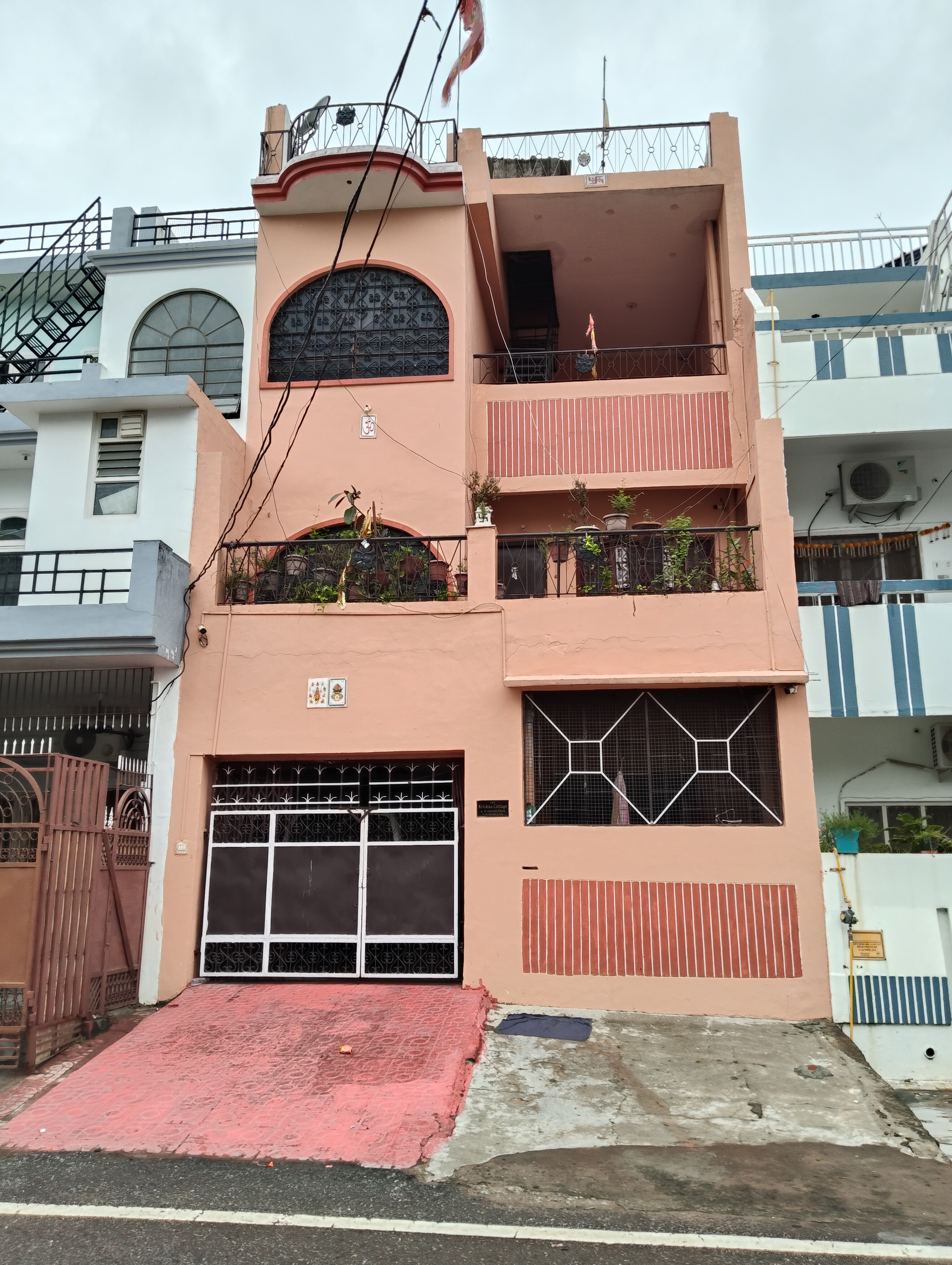 6 BHK Independent House For Sale in 3 Story House Near Cms sc