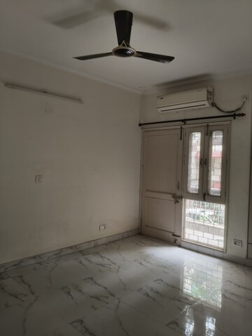 Room in 4 BHK Apartment at Sarita Vihar Pocket-J RWA, Sarita Vihar – for Rent