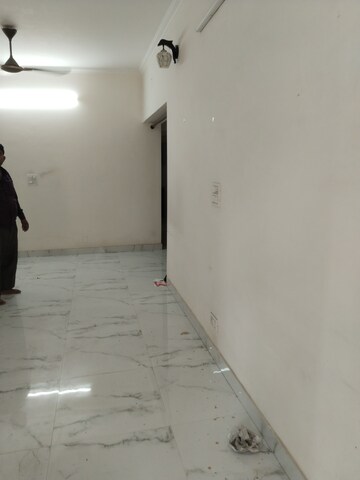 Room in 4 BHK Apartment at Sarita Vihar Pocket-J RWA, Sarita Vihar – for Rent