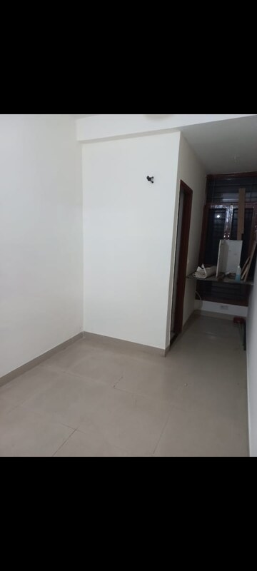 Room in 4 BHK Apartment at Dhakoli – for Rent