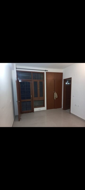 Room in 4 BHK Apartment at Dhakoli – for Rent