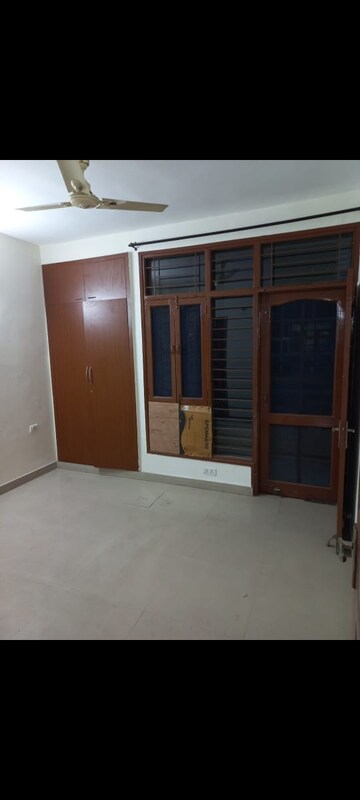 Room in 4 BHK Apartment at Dhakoli – for Rent