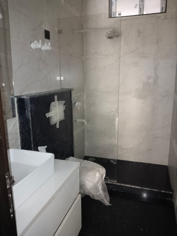 Bathroom, sector 40 3 Bedroom 2500 Sq.Ft. Builder Floor In Sector 40 Noida 9031787