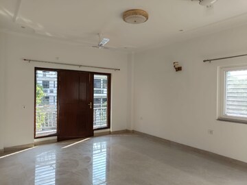 Room in 4 BHK Builder Floor at Sector 50 – for Rent