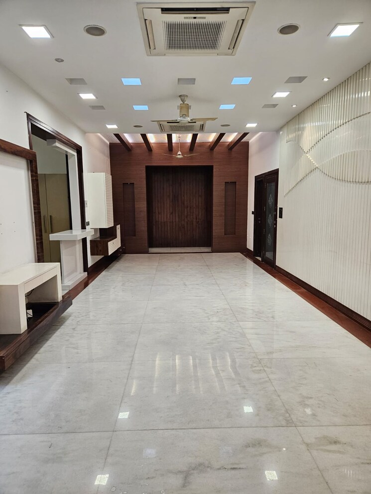 Room, sector 50 4 Bedroom 450 Sq.Mt. Builder Floor In Sector 50 Noida 9031823