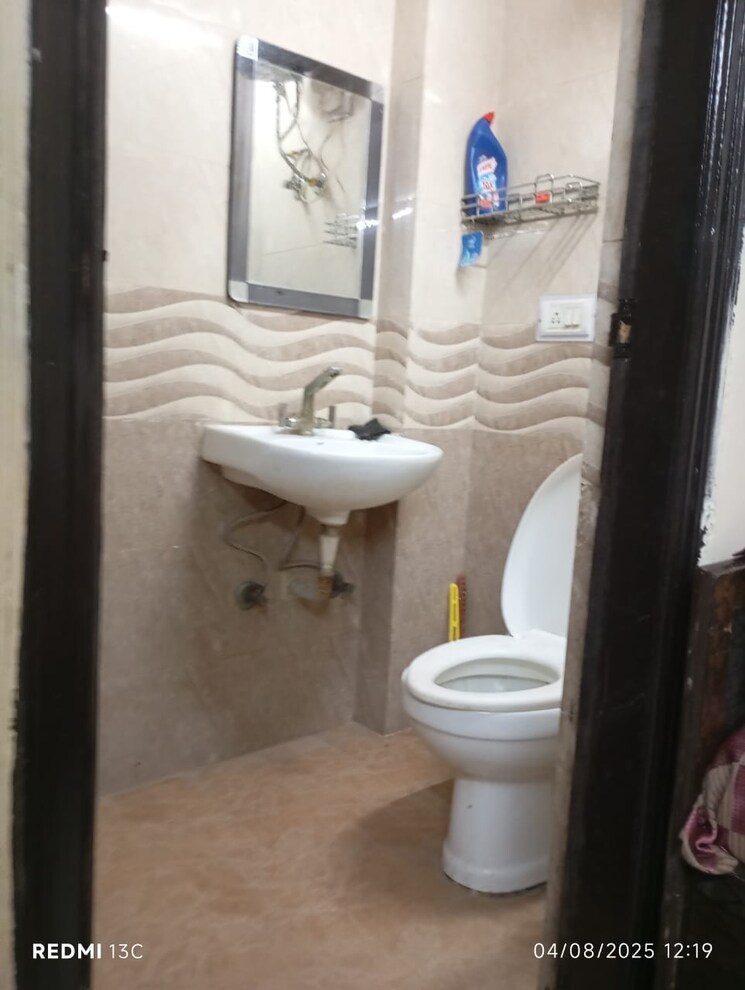 Bathroom, esteem-complex 2 Bedroom 830 Sq.Ft. Builder Floor In Savitri Nagar Delhi 9031821