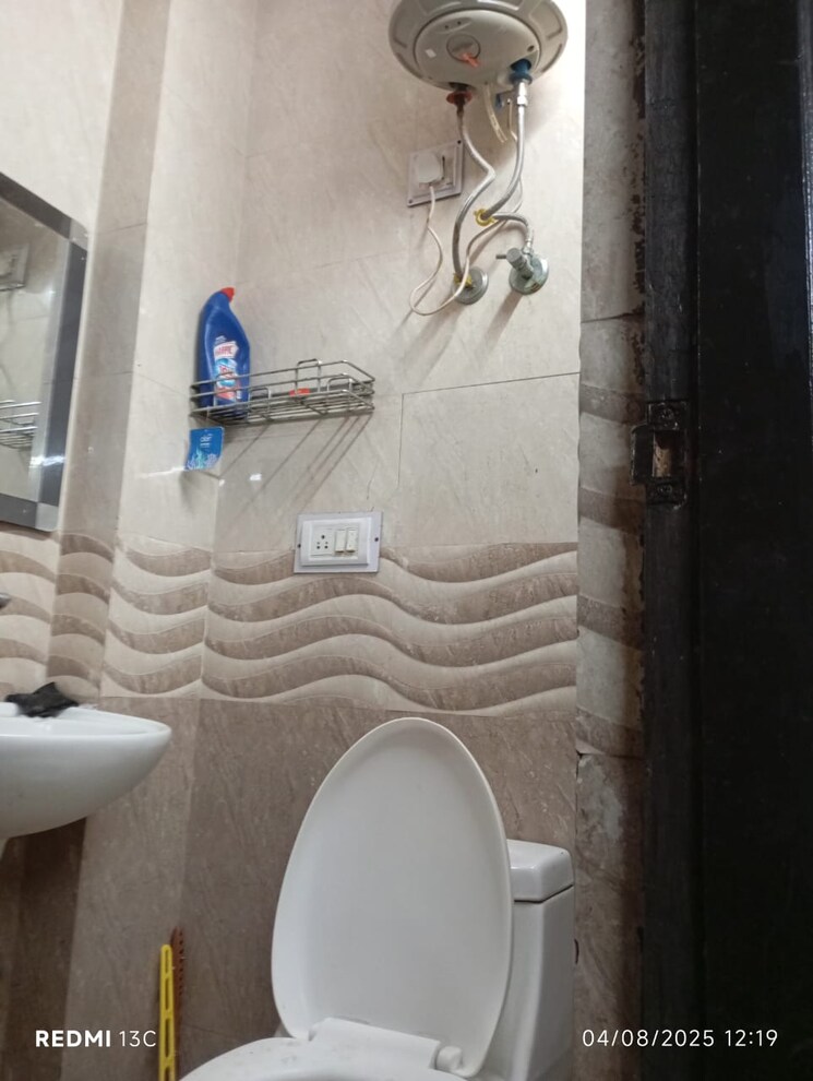 Bathroom, esteem-complex 2 Bedroom 830 Sq.Ft. Builder Floor In Savitri Nagar Delhi 9031821