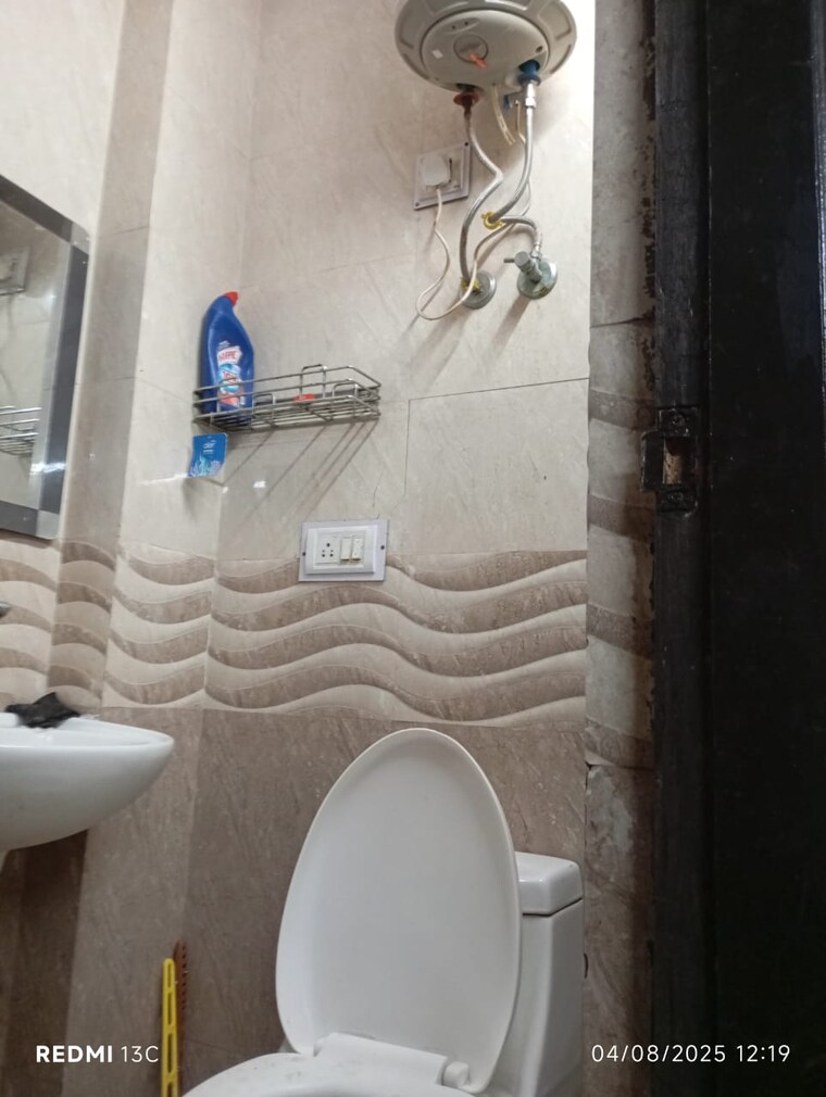 Bathroom, esteem-complex 2 Bedroom 830 Sq.Ft. Builder Floor In Savitri Nagar Delhi 9031821