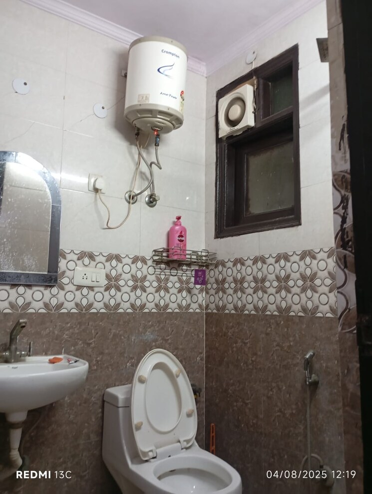Bathroom, esteem-complex 2 Bedroom 830 Sq.Ft. Builder Floor In Savitri Nagar Delhi 9031821