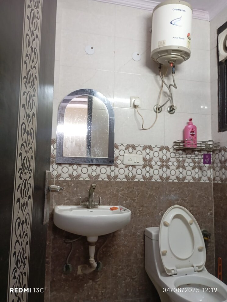 Bathroom, esteem-complex 2 Bedroom 830 Sq.Ft. Builder Floor In Savitri Nagar Delhi 9031821