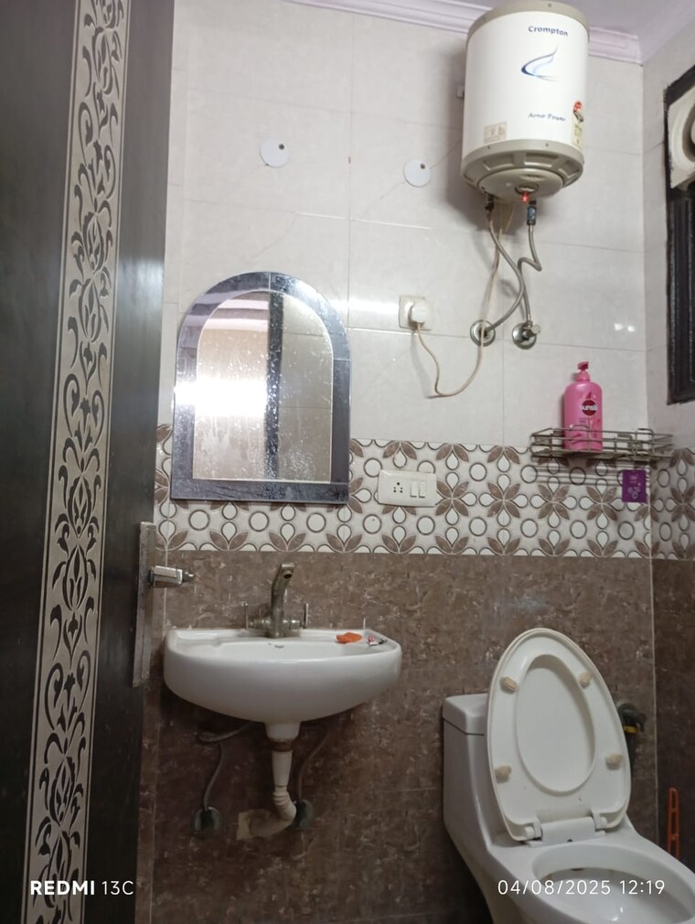 Bathroom, esteem-complex 2 Bedroom 830 Sq.Ft. Builder Floor In Savitri Nagar Delhi 9031821